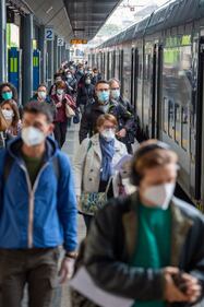 Milano, afflusso di pendolari in aumento alla stazione Cadorna 1