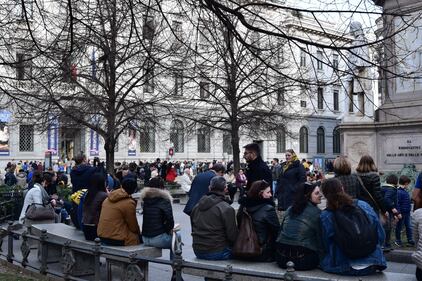 Milano: coda alla Galleria d'Arte in piazza della Scala  6