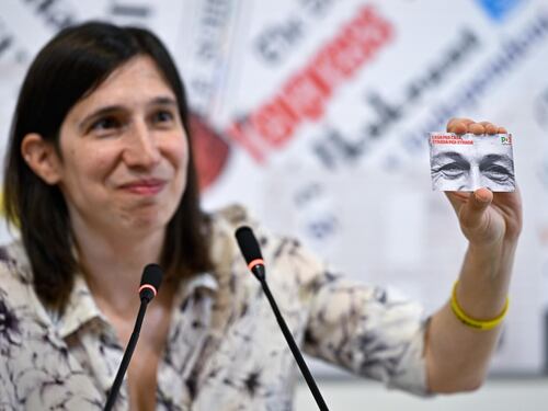 "Tesseramento Pd dedicato a Berlinguer", Schlein lancia la sfida per le Europee
