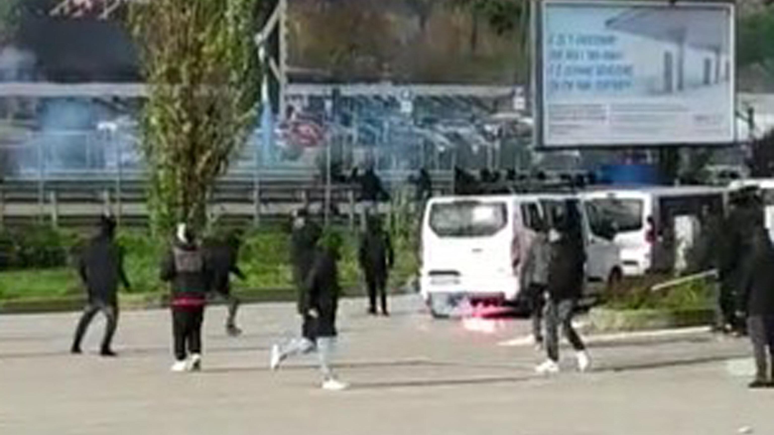 Quel "patto di sangue" tra tifosi: cosa si nasconde dietro gli scontri in A1