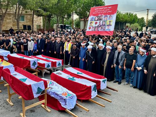 Nella roccaforte di Hezbollah tra raid aerei e chiamate al "martirio" di Hezbollah