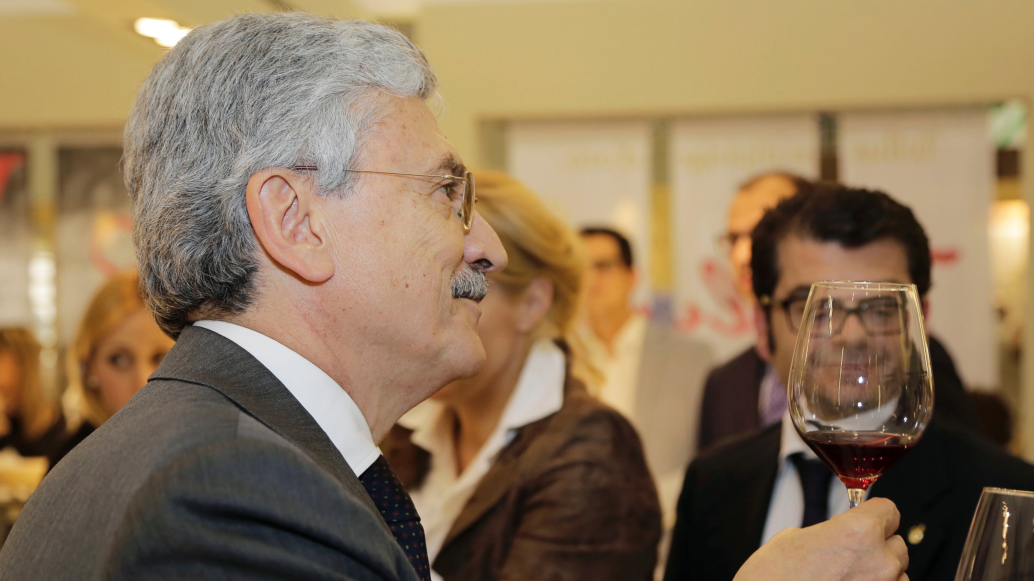 Il vino rosso di D'Alema non inebria la sinistra