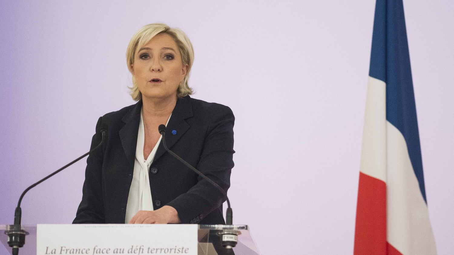 Incendio doloso nel quartier generale di Marine Le Pen a Parigi