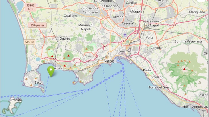 Paura a Napoli, forte scossa di terremoto all'alba