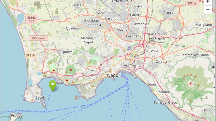 Paura a Napoli, forte scossa di terremoto all'alba