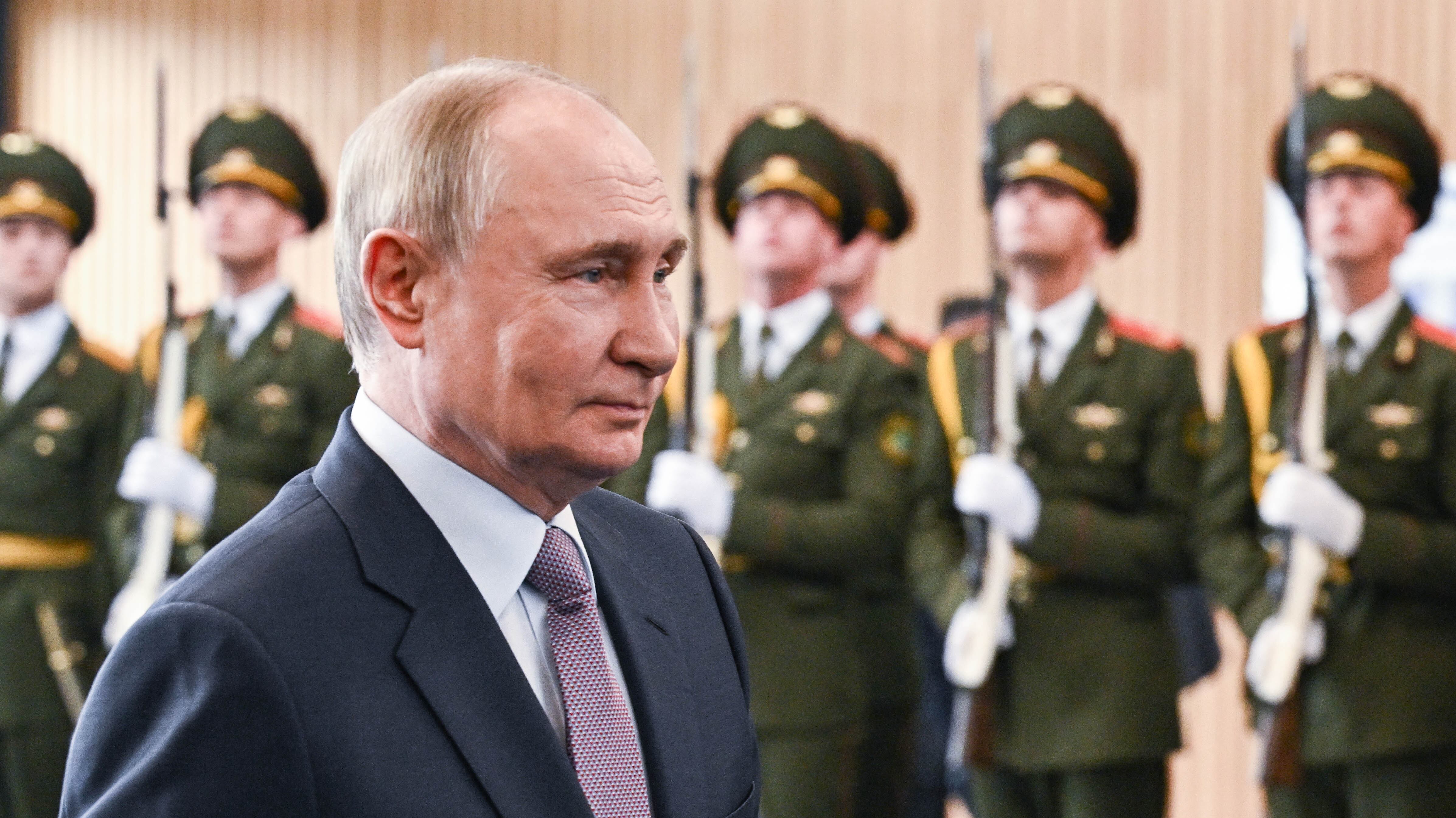Putin "Abbasseremo le spese militari. Trump? Un uomo coraggioso che vuole la pace"