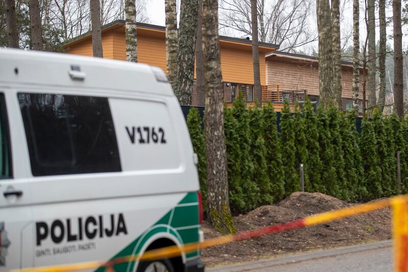 Polizia fuori casa di Vokov 12
