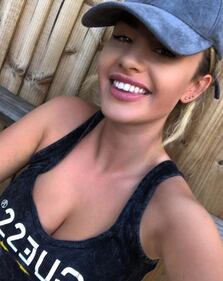Chloe Ayling hot su Instagram  5