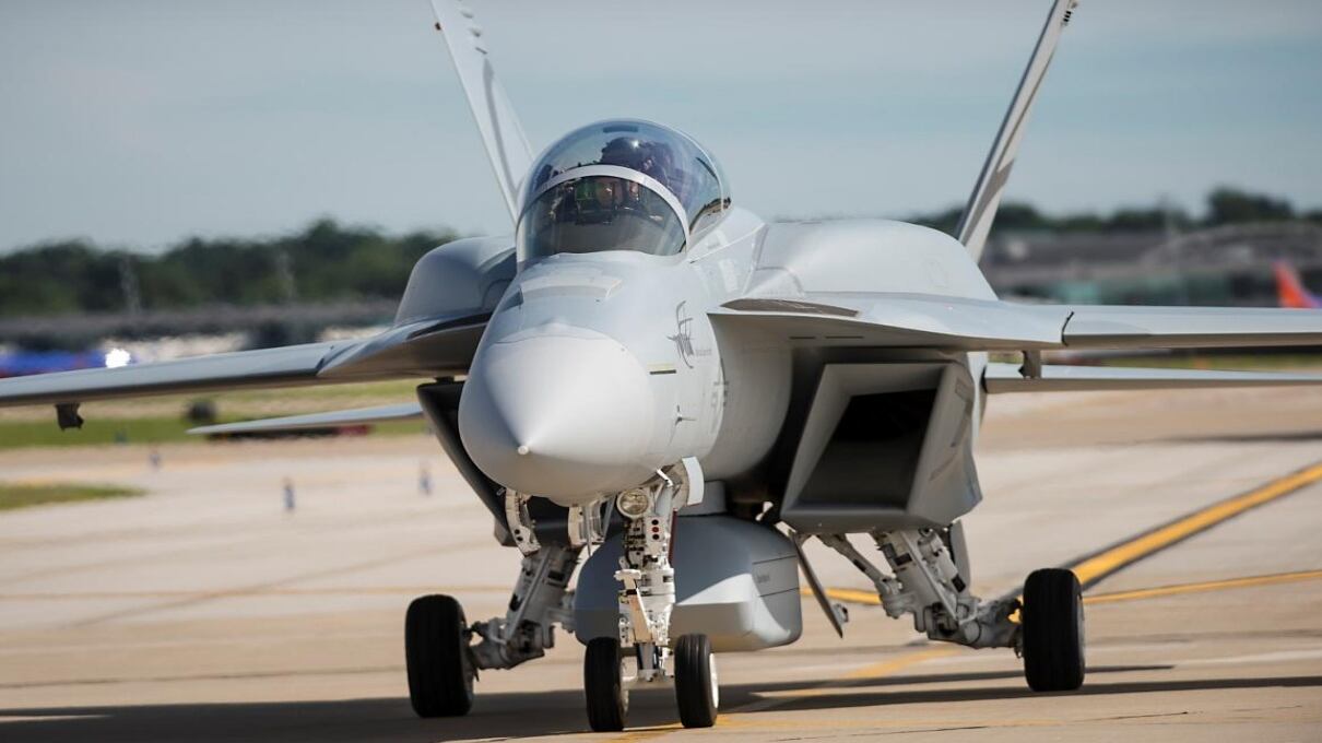Trump acquista 24 Super Hornet. F-35C nuovamente a rischio