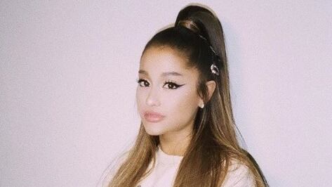 Ariana Grande posta immagine con scansione del suo cervello "malato" da stress post traumatico