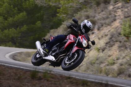 Prova Honda CB500, bicilindrica da 30 con un litro 16