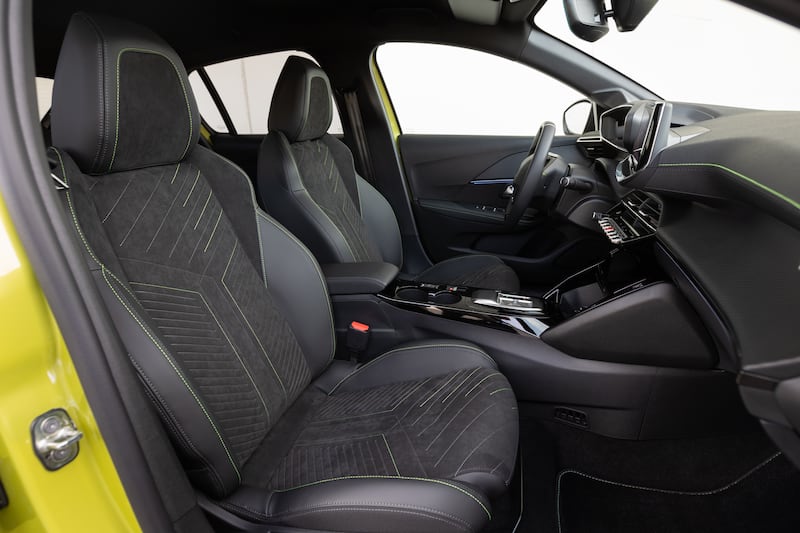 Peugeot e-208, guarda la gallery 26