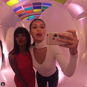 Bella Hadid si mostra in topless 19