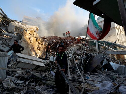 Israele attacca: otto morti in Siria, furia di Teheran. E Netanyahu spegne al Jazeera