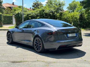 Tesla Model S Plaid: guarda la gallery della super berlina elettrica 12