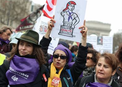 Parigi: nuove proteste in piazza per i Gilet Gialli  2