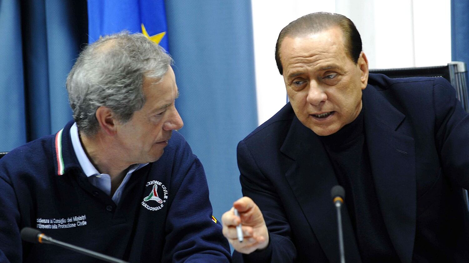 Berlusconi scende in campo: "Campagna con Bertolaso"