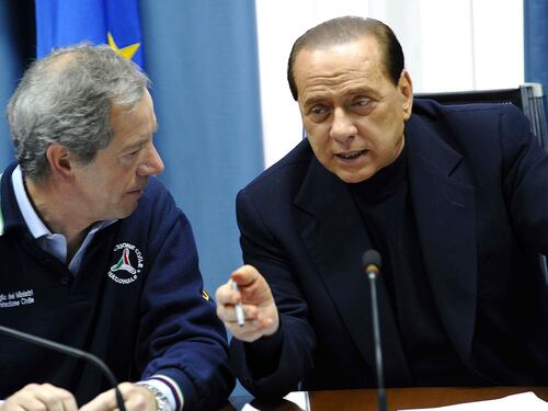 Berlusconi scende in campo: "Campagna con Bertolaso"