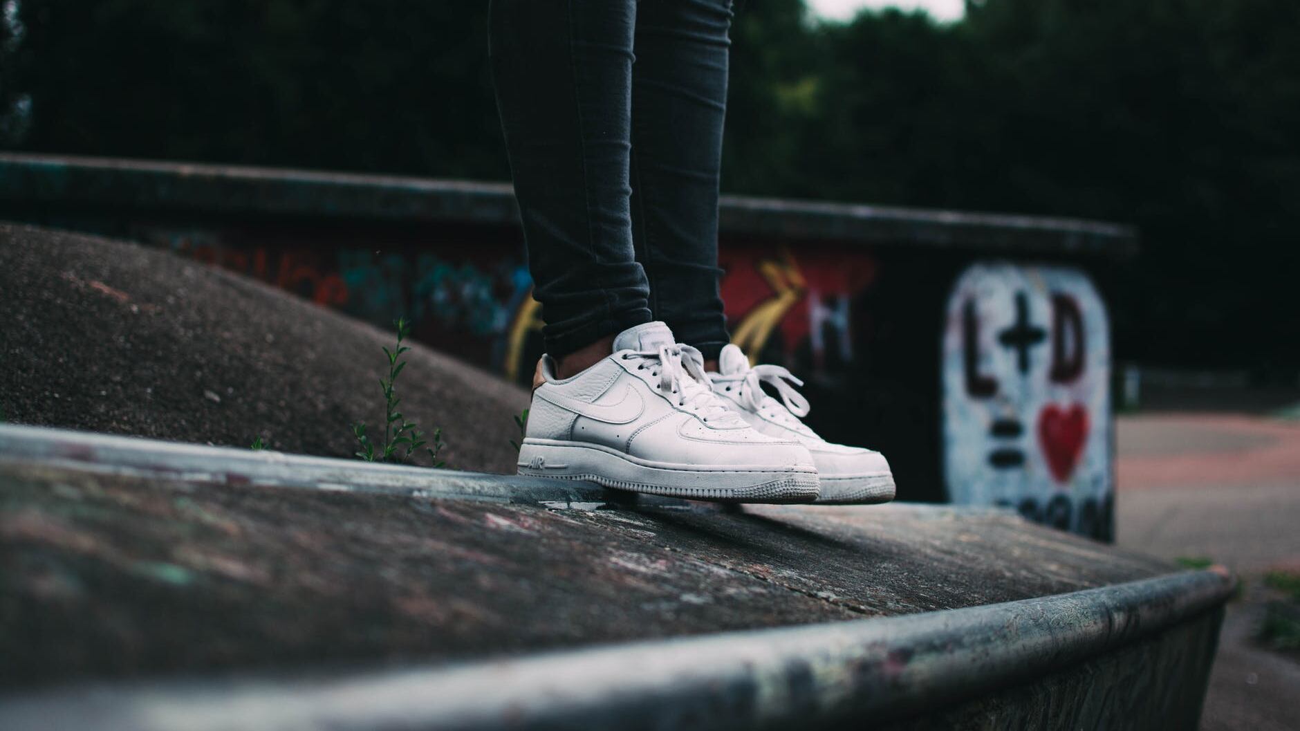 Sneakers bianche, come tenerle sempre pulite