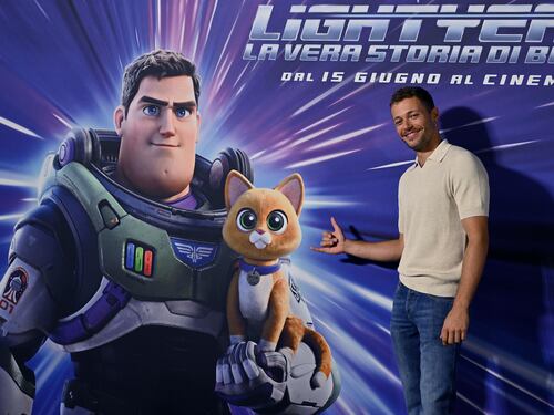 Disney lancia Buzz Lightyear, primo cartone con bacio gay