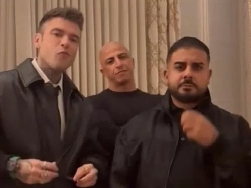 Fedez e gli affari col boss Lucci. "Compriamoci l'Old Fashion"