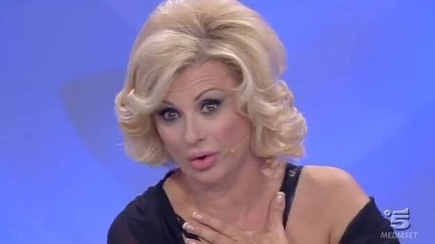 Lutto per Tina Cipollari: è morto il padre