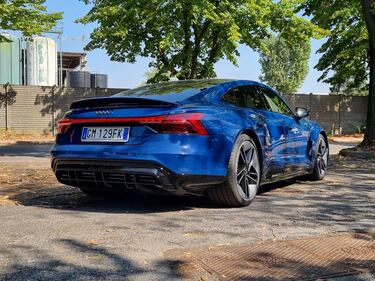Audi RS e-tron GT: guarda la gallery della super berlina elettrica 8