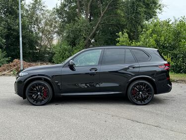 BMW X5 M60i: guarda la gallery del super SUV tedesco da 530 CV 11