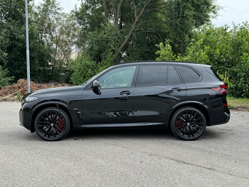 BMW X5 M60i: guarda la gallery del super SUV tedesco da 530 CV 11
