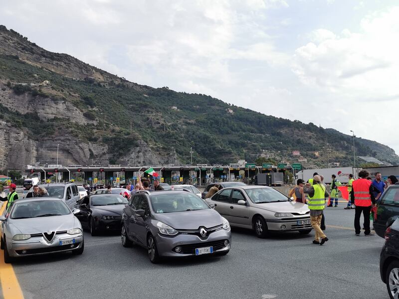 Corteo no pass italo francese alla barriera dell'A10 di Ventimiglia 4