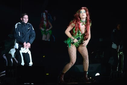 Rita Ora super sexy per Halloween 13