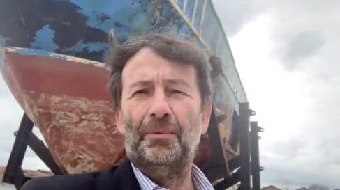 "Dopo l'odio adesso torna l'umanità". Franceschini aizza i fan dell'accoglienza