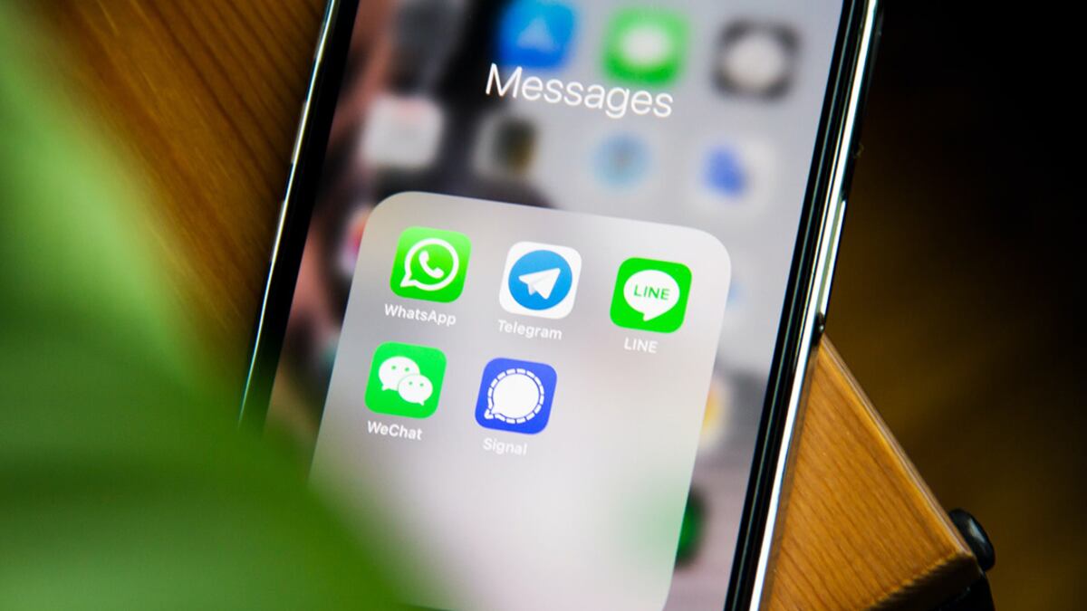 "Papà, mi è caduto il telefono”: la nuova truffa per svuotare i conti