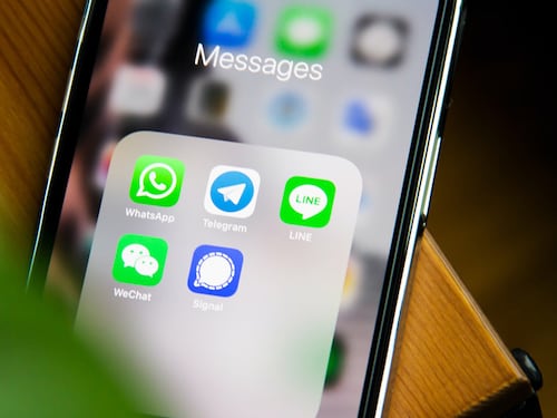 Spaccio di droga via WhatsApp e consegna a domicilio: 9 fermi nel Casertano