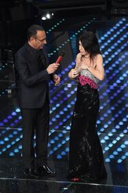Sanremo 2017, gli outfit sexy della seconda serata 32