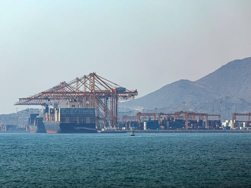 Dietrofront Trump sulla "tassa Hormuz". Ma riparte il blocco