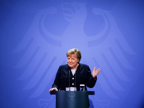 Merkel rompe il silenzio: "Barbara aggressione"