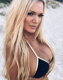 Gina Stewart, le immagini della nonna hot 1