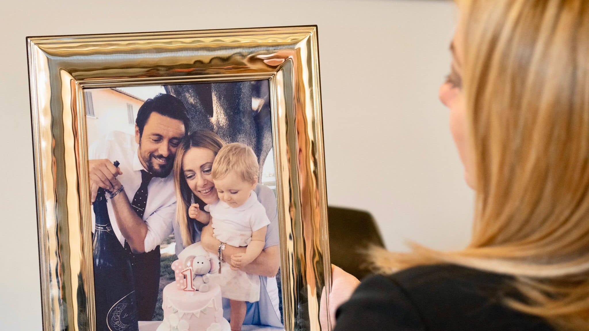 Immagini d'epoca, ritratti di famiglia e moto. Il Palazzo festeggia i papà, non "genitore uno"