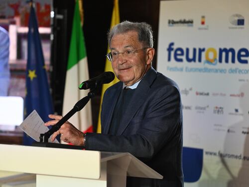 Da Prodi a Tiziano Ferro. Ossessione a sinistra: "Governo autoritario"