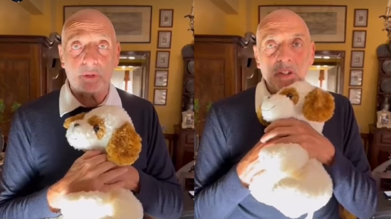 "Lo stringeva al petto prima di morire". Le lacrime di Paolo Brosio per la madre