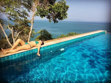 Camila Raznovich: topless sexy in barca 31