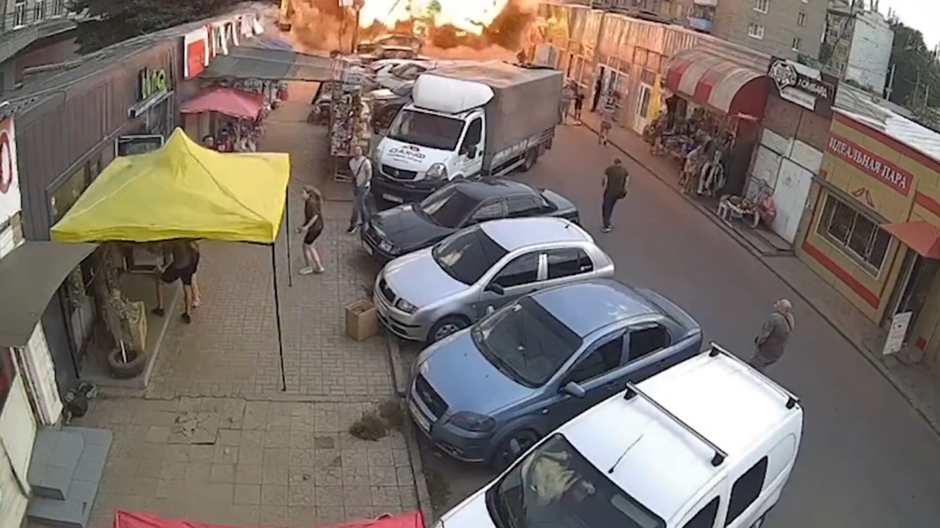 Ucraina, raid russo in un mercato. Zelensky: "16 persone uccise da terroristi"