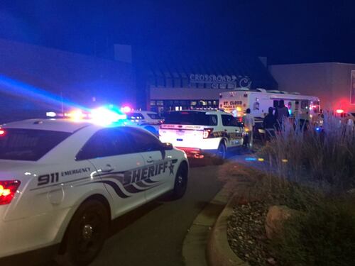 Minnesota, prega Allah e attacca i passanti: orrore al centro commerciale