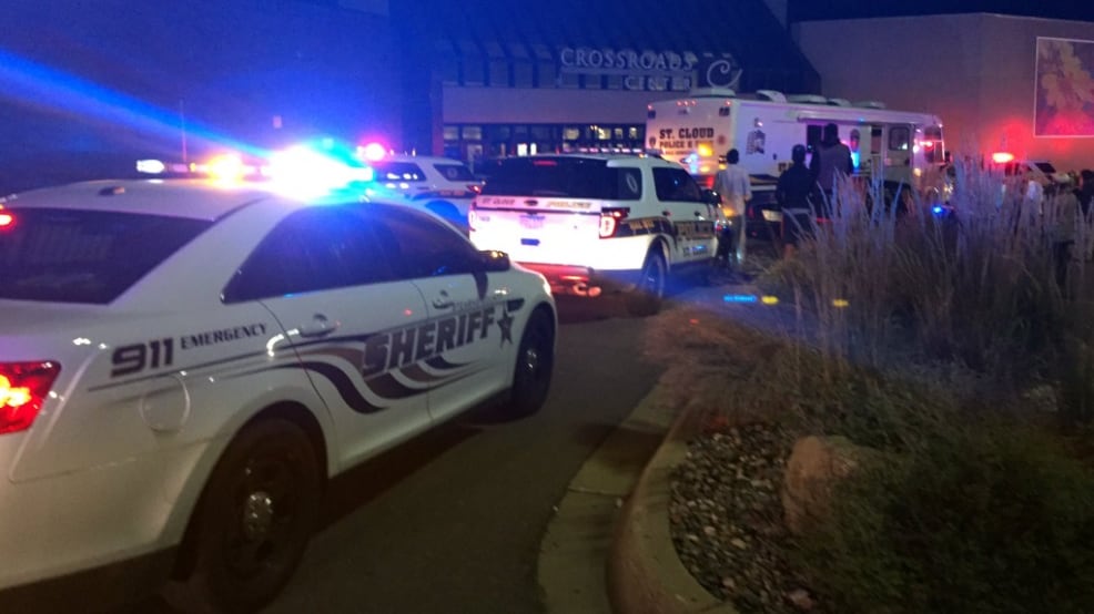 Minnesota, prega Allah e attacca i passanti: orrore al centro commerciale