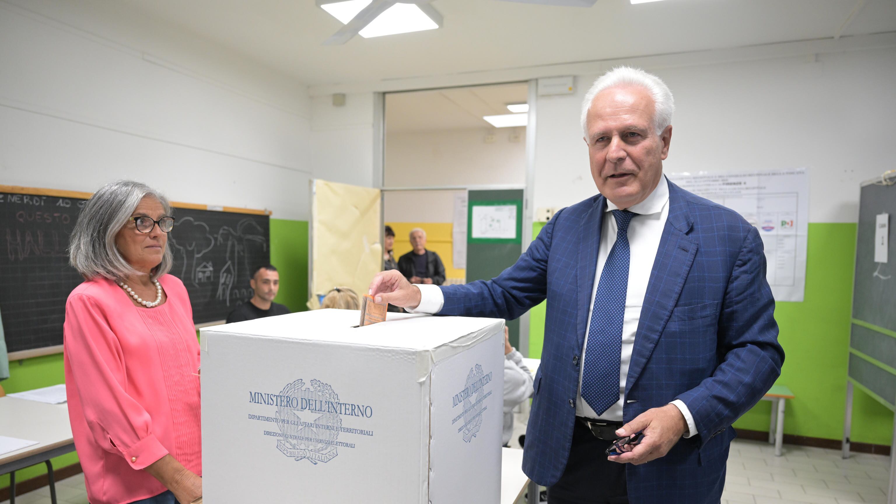Bufera in Toscana, patente ritirata alla fedelissima del presidente Giani: cosa è successo