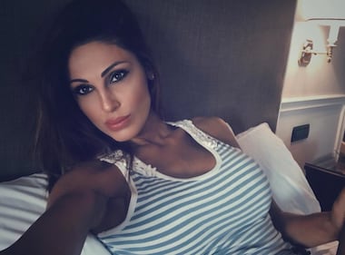 Anna Tatangelo bollente in costume 10