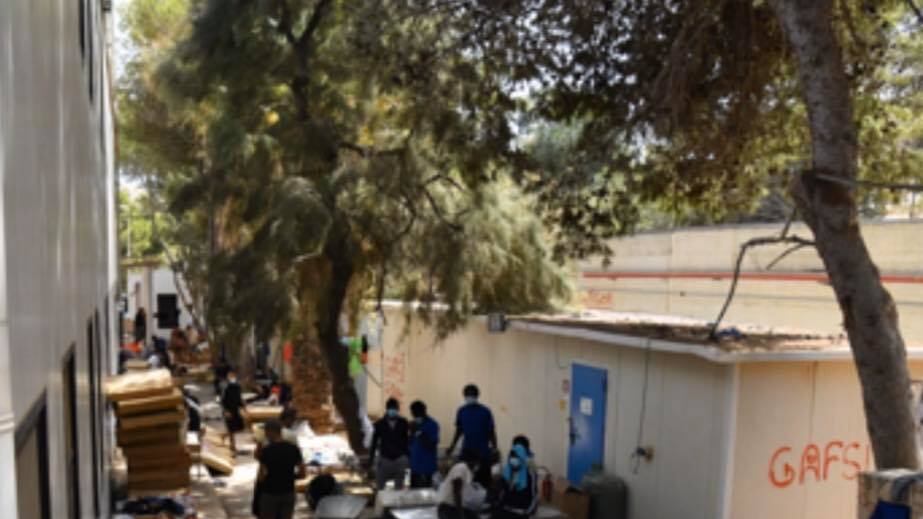 Lampedusa, altri 400 sbarchi. E l'hotspot rischia di esplodere