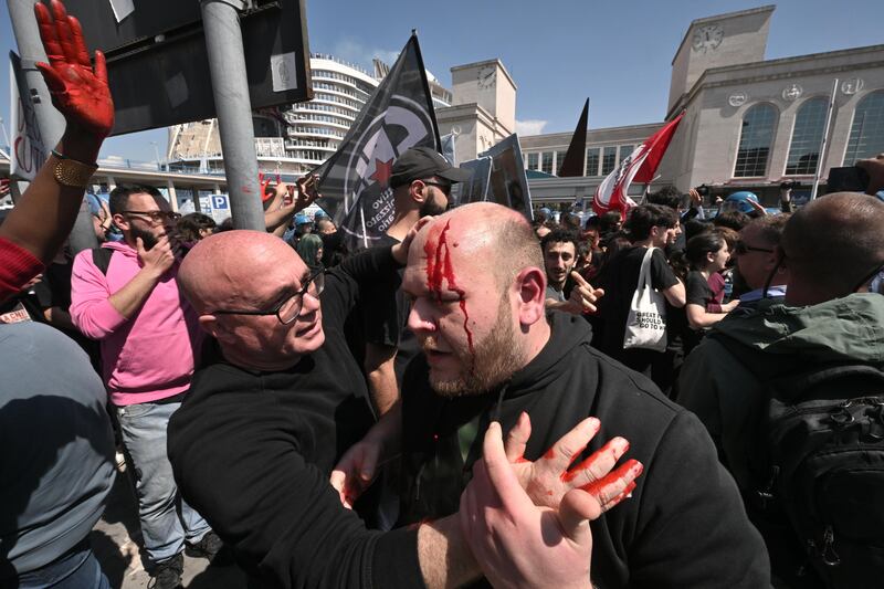 Manifestazione degli antagonisti a Napoli