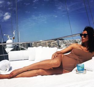 Claudia Galanti, lato b in vacanza 18